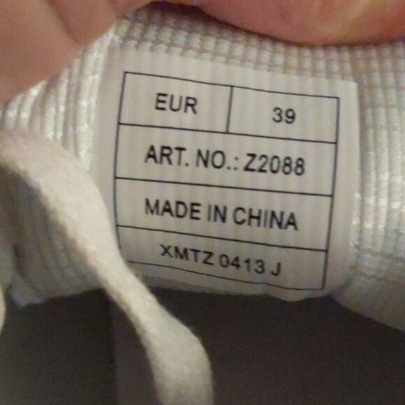 OK white faux leather sneakers, white laces, animal print heel yoke, 8.5 - Picture 6 of 8